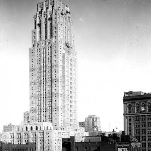 The R100 dirigible arriving in Toronto in August, 1930.